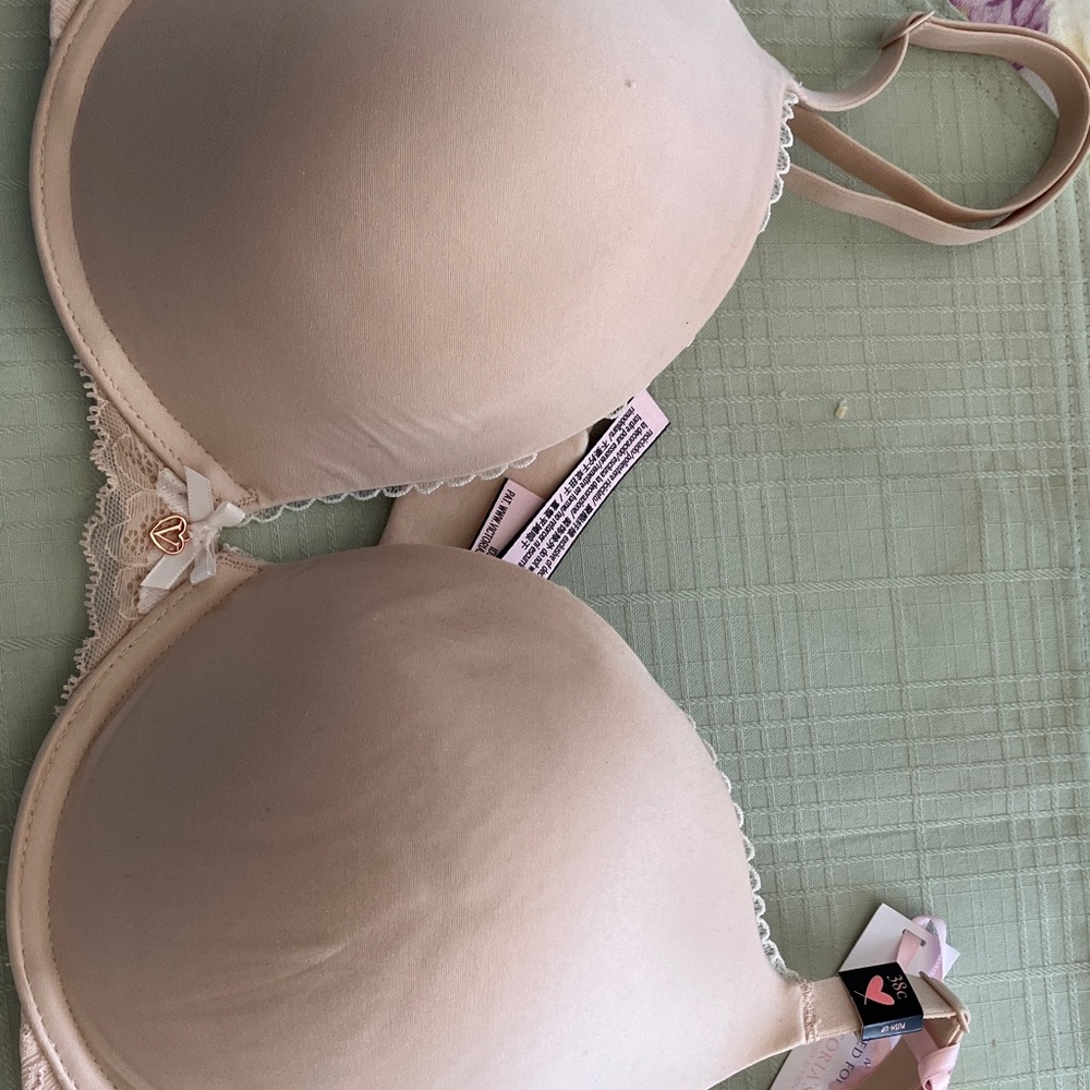 Victoria's Secret Cream Lace Accent Bra